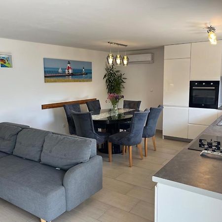 Apartment Verica In Duce - 20 Meters From The Beach Dugi Rat Εξωτερικό φωτογραφία