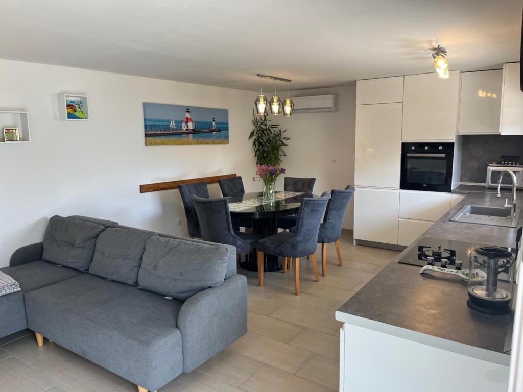 Apartment Verica In Duce - 20 Meters From The Beach Dugi Rat Εξωτερικό φωτογραφία