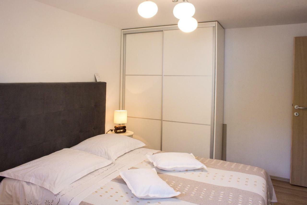Apartment Verica In Duce - 20 Meters From The Beach Dugi Rat Εξωτερικό φωτογραφία
