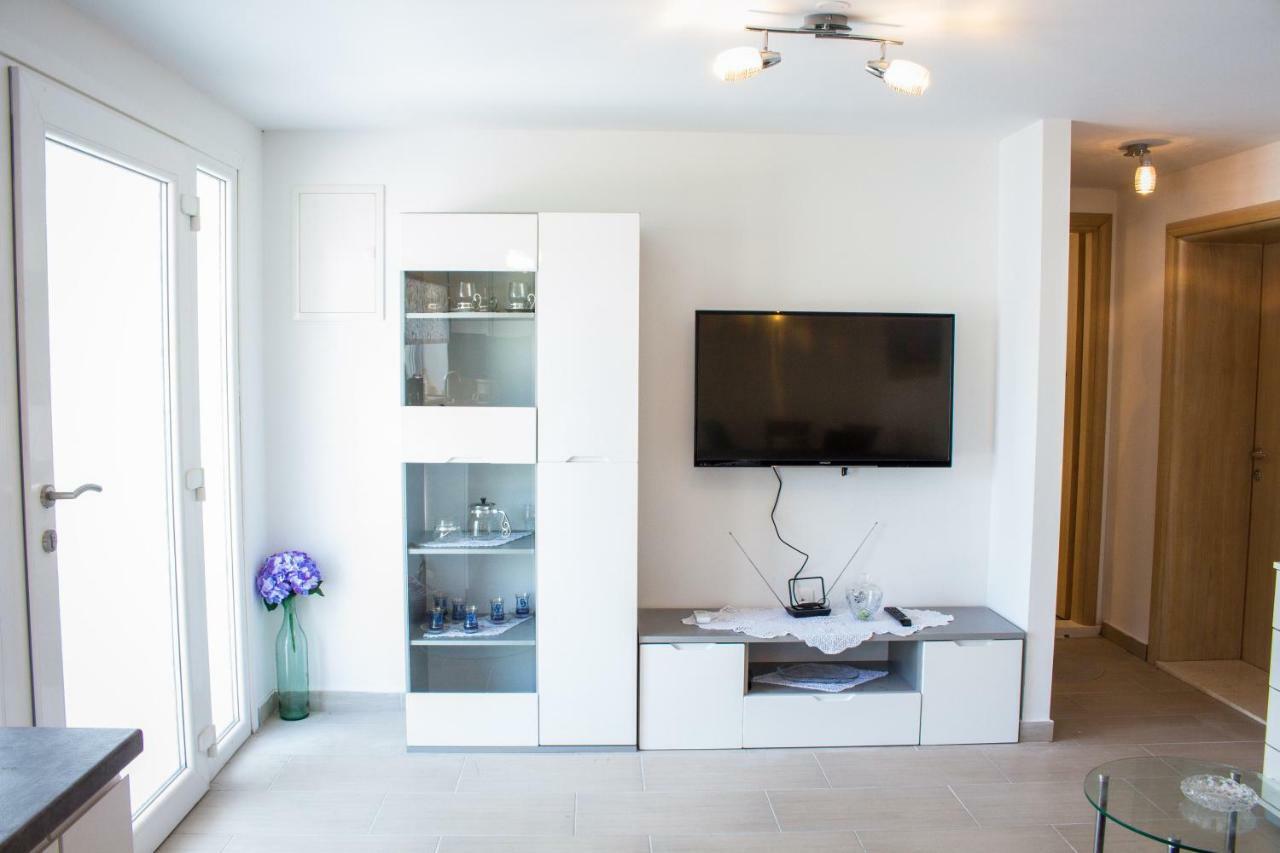 Apartment Verica In Duce - 20 Meters From The Beach Dugi Rat Εξωτερικό φωτογραφία