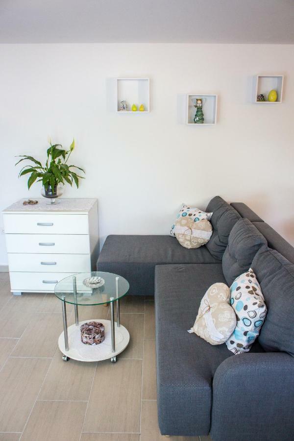 Apartment Verica In Duce - 20 Meters From The Beach Dugi Rat Εξωτερικό φωτογραφία